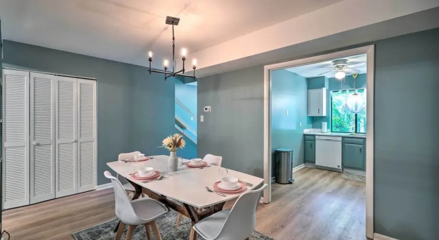 Апартаменты с 2 комнатами с балконом Stylish Durham Townhome < 5 Mi to Downtown!