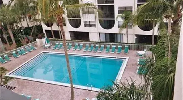Marco Bay Resort, Забронировать Курортный отель Отели Марко-Айленд с парковкой, рядом с Marco Island Medical Center, Парковка