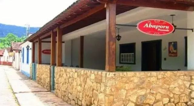 Abaporu Pousada, Забронировать Отель Отели Тирадентис с парковкой, рядом с Tiradentes Serra Club, Парковка