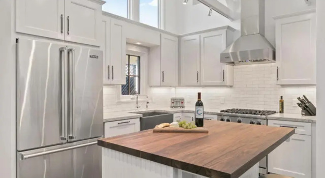 Коттедж Beautiful Remodeled Home 30 night min
