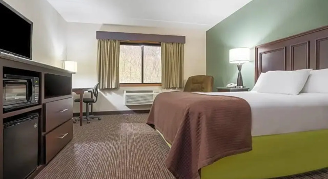 Номер Standard AmericInn by Wyndham West Salem