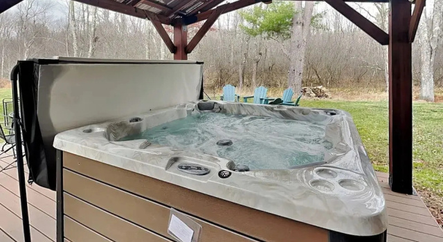 Коттедж с 6 комнатами с балконом Buzzy Bee Lodge