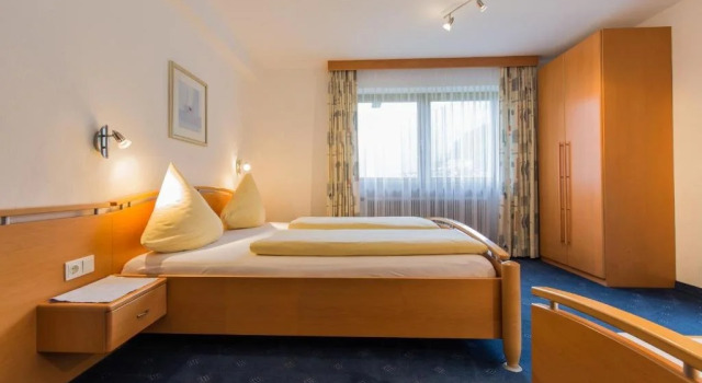 Pension Nigella, Rezerwuj Hotel Hotele w Tyrol z parkingiem, Parking