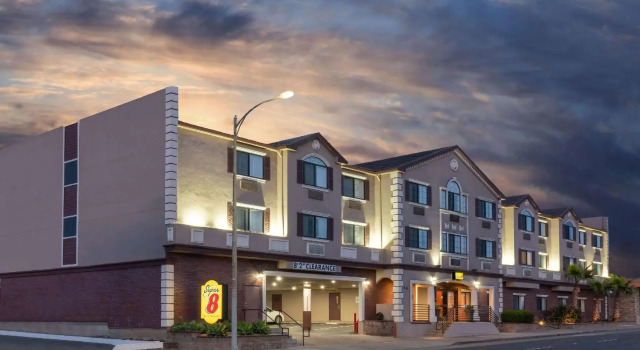 Четырёхместный номер Standard Hotel Skye SFO