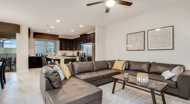 Luxury 4 Bedroom Townhome on Solara Resort, Orlando Townhome 3104, Buchen Sie Ferienhaus Hotels in Four Corners mit Pool, Schwimmbad