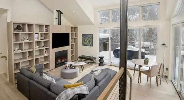 Коттедж с балконом Bald Mt Home
