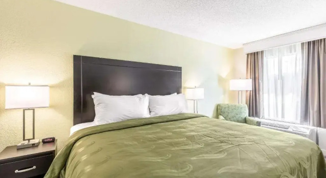 Номер Standard Quality Inn Palm Beach International Airport