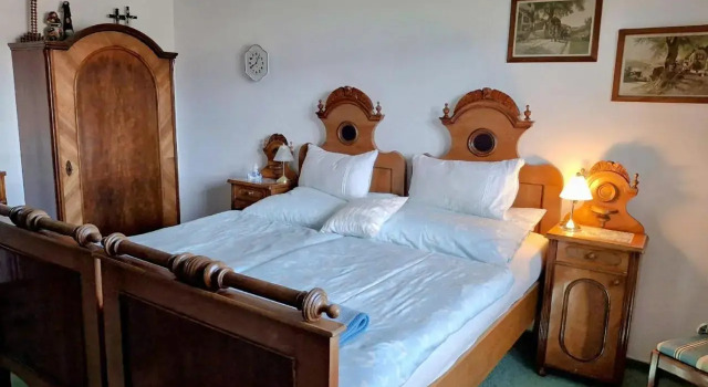 Kastl Mathilde, Book Hotel Attersee 