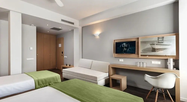 Четырёхместный номер Kriti Hotel