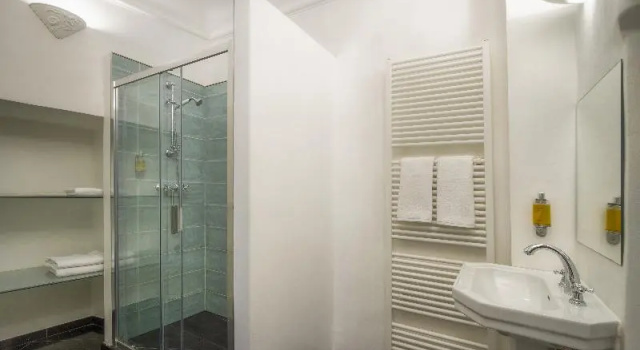 Четырёхместный люкс Black Star Suites