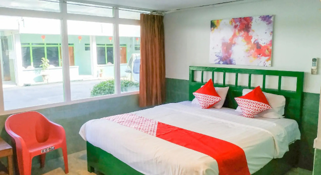OYO 3098 Hotel Sahabat Baru, Book Hotel Singkawang 