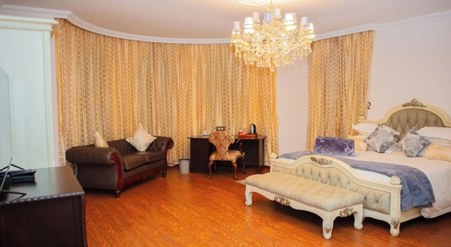 Двухместный номер Executive с балконом и с видом на бассейн Golden Palm Boutique Hotel