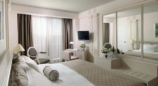 Отель NJV Athens Plaza