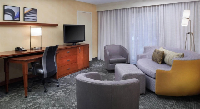 Люкс Courtyard by Marriott Detroit Warren