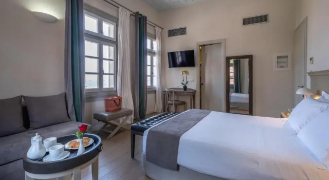 Трёхместный номер Prestige Grand Sarai Nafplio
