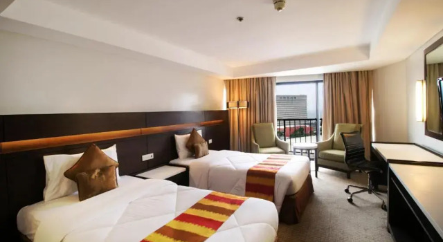 Двухместный номер Deluxe Century Park Hotel