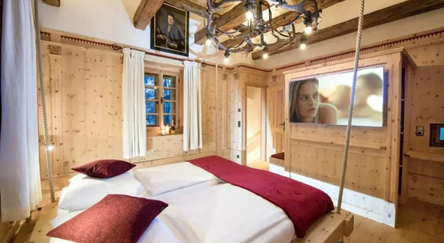 Люкс Tower Hotel Norica - Thermenhotels Gastein mit dem Bademantel direkt in die Therme