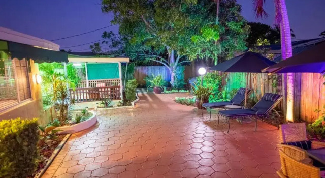 Коттедж Your Cozy Spacious home with Heated Pool