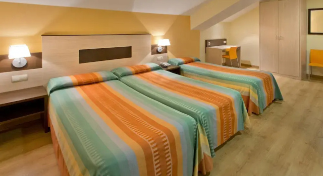 Hotel Serhs Ski Port del Comte, Забронировать Отель Ла-Кома-и-ла-Педра Каталония