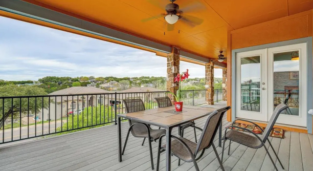 Коттедж с 3 комнатами с балконом Lago Vista Vacation Rental - Walk to Lake Travis!
