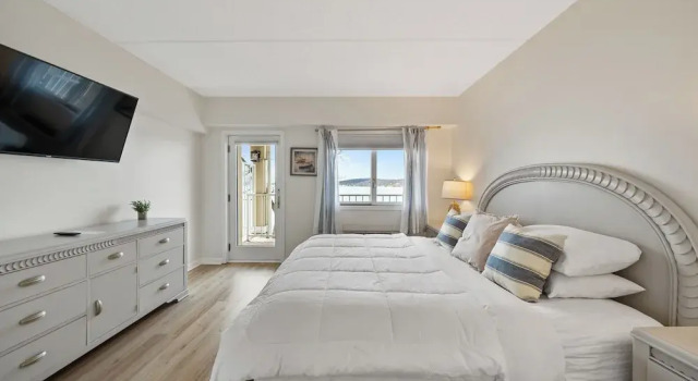 Двухместный номер Standard с балконом и с видом на озеро Bella Vista Suites Lake Geneva