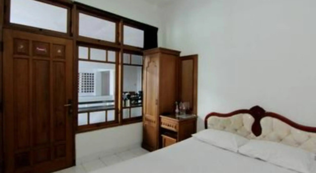 Hotel Fevytra Syariah, Book Hotel Hotels in Umbulharjo with Parking, Parking