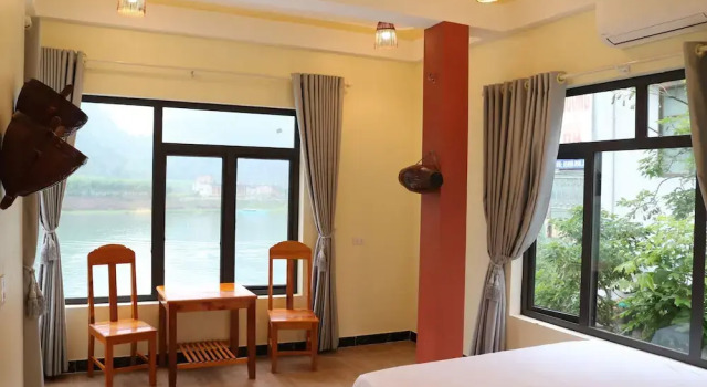 Двухместный номер Deluxe с балконом и c видом на гору и реку Phong Nha Coco Riverside