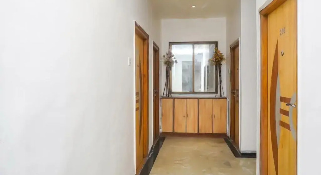Hotel Golden Rock by OYO Rooms, Забронировать Отель Отели штата Махараштры 3 звезды, 3*