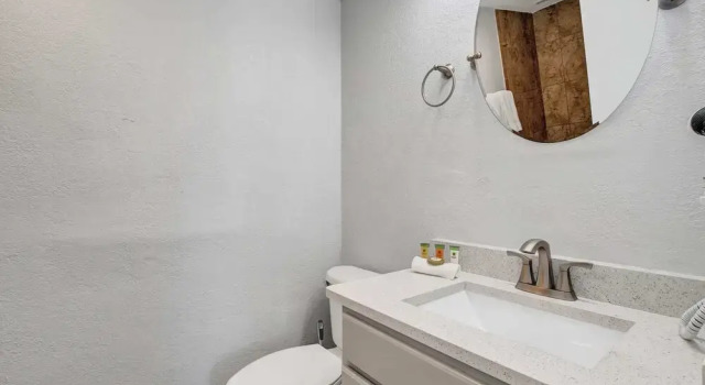 Апартаменты Stylish Condo CDC Standards Private Balcony 2BD 2BA 6en165