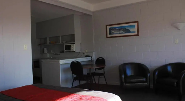 Студия Coronation Court Motel
