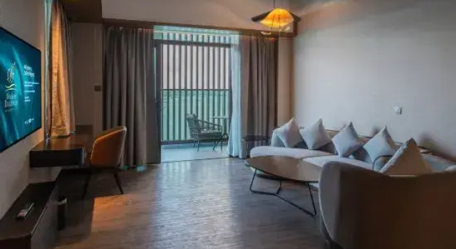 Premier Dvoulůžkový s manželskou postelí Apartmá s balkonem a a výhledem Seafest REGENCY