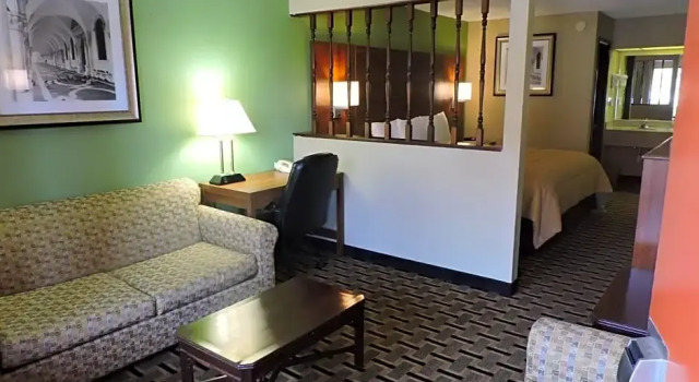 Люкс Days Inn by Wyndham Conover-Hickory