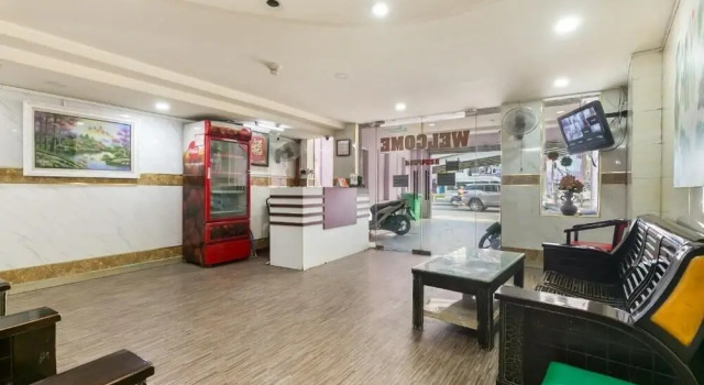 OYO 885 Ngoc Thinh Hotel, Забронировать Отель Отели Танбинь с парковкой, Парковка