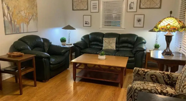 Коттедж Bike Path Getaway in Town · On bike path, NEW KITCHEN,walk to St