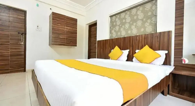 Номер Deluxe FabHotel Shangrila Elite