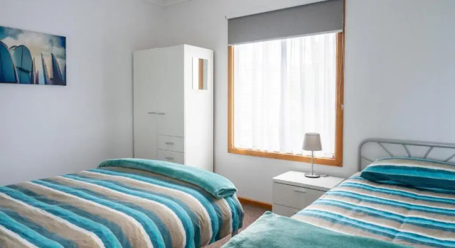 Коттедж с 3 комнатами Emu Bay Holiday Homes