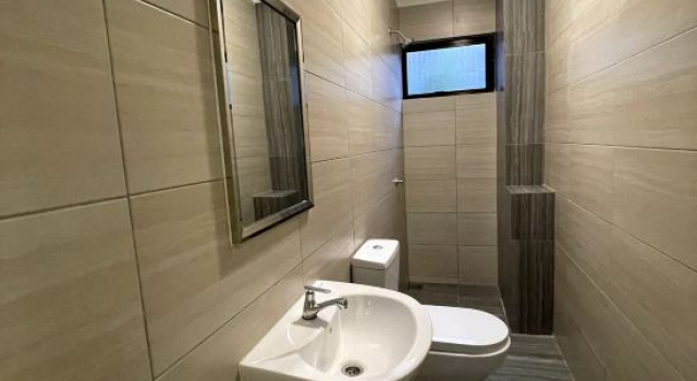 5 Bedrooms Residential Home With Free Wifi