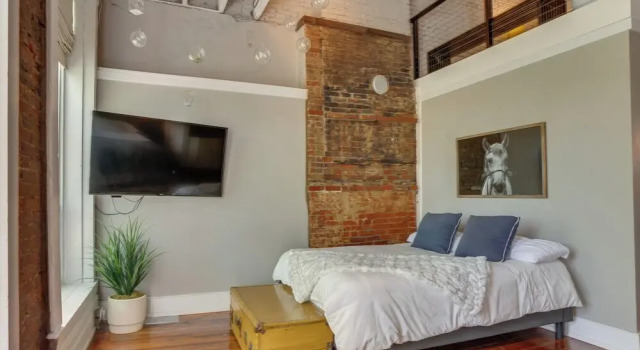 'kentucky Bourbon Loft' ~ Downtown Louisville, Забронировать Отель Отели Луисвилл 3 звезды, рядом с Broadway Theatre, 3*