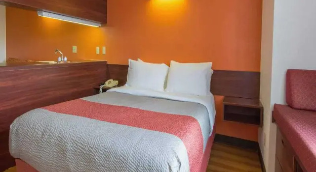 Двухместный люкс Microtel Inn & Suites by Wyndham Cleveland Streetsboro