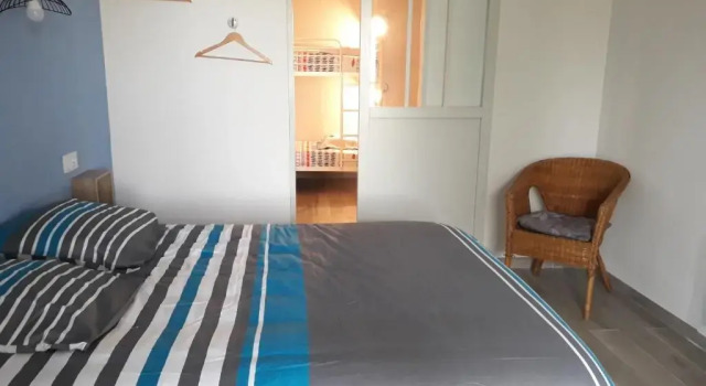 Коттедж с 2 комнатами Large friendly and bright villa with pool
