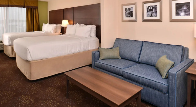 Четырёхместный люкс Holiday Inn Express & Suites Dearborn SW - Detroit Area by IHG