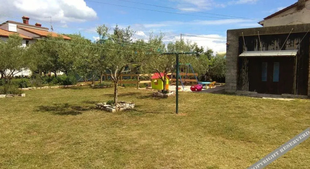 House With 2 Bedrooms in Krnica, With Enclosed Garden and Wifi Near the Beach, Rezervovat Hotel Hotely v Krnica s bazénem, Bazén