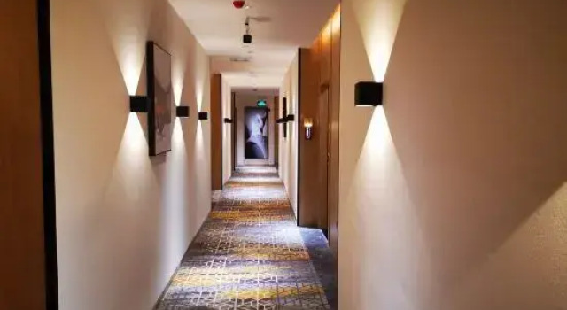 Lingju B & B Hotel