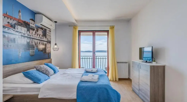 Студия с балконом и с видом на море Apartments G