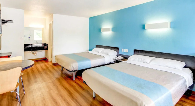 Motel 6 Waco, TX - Lacy Lakeview