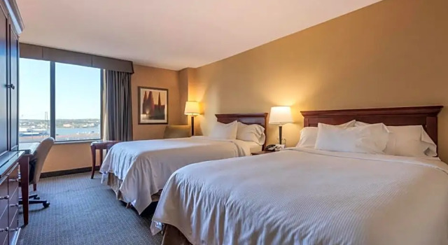 Четырёхместный номер Standard с видом на гавань Delta Hotels by Marriott Halifax Downtown