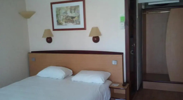 Трёхместный номер Standard Campanile NATURE - Bordeaux Ouest Le Bouscat