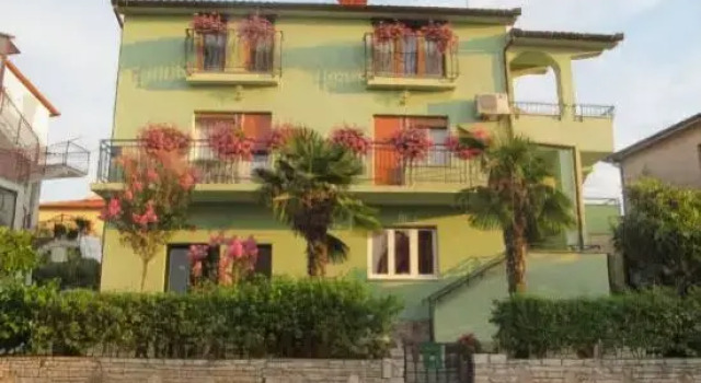 Esther Apartment
