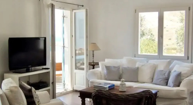 Amazing Villa Overlooking Syros Finest Beach, Prenota Villa Kinion Syros