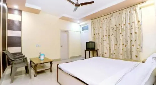 SPOT ON 37137 Hill View, Забронировать Отель Отели Нахан с парковкой, Парковка